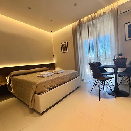 Stay In Наполи Екстериор снимка