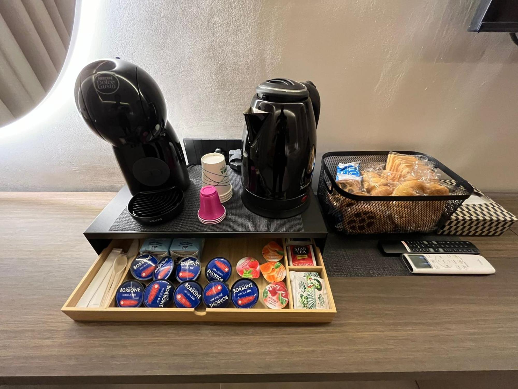 Stay In Наполи Екстериор снимка