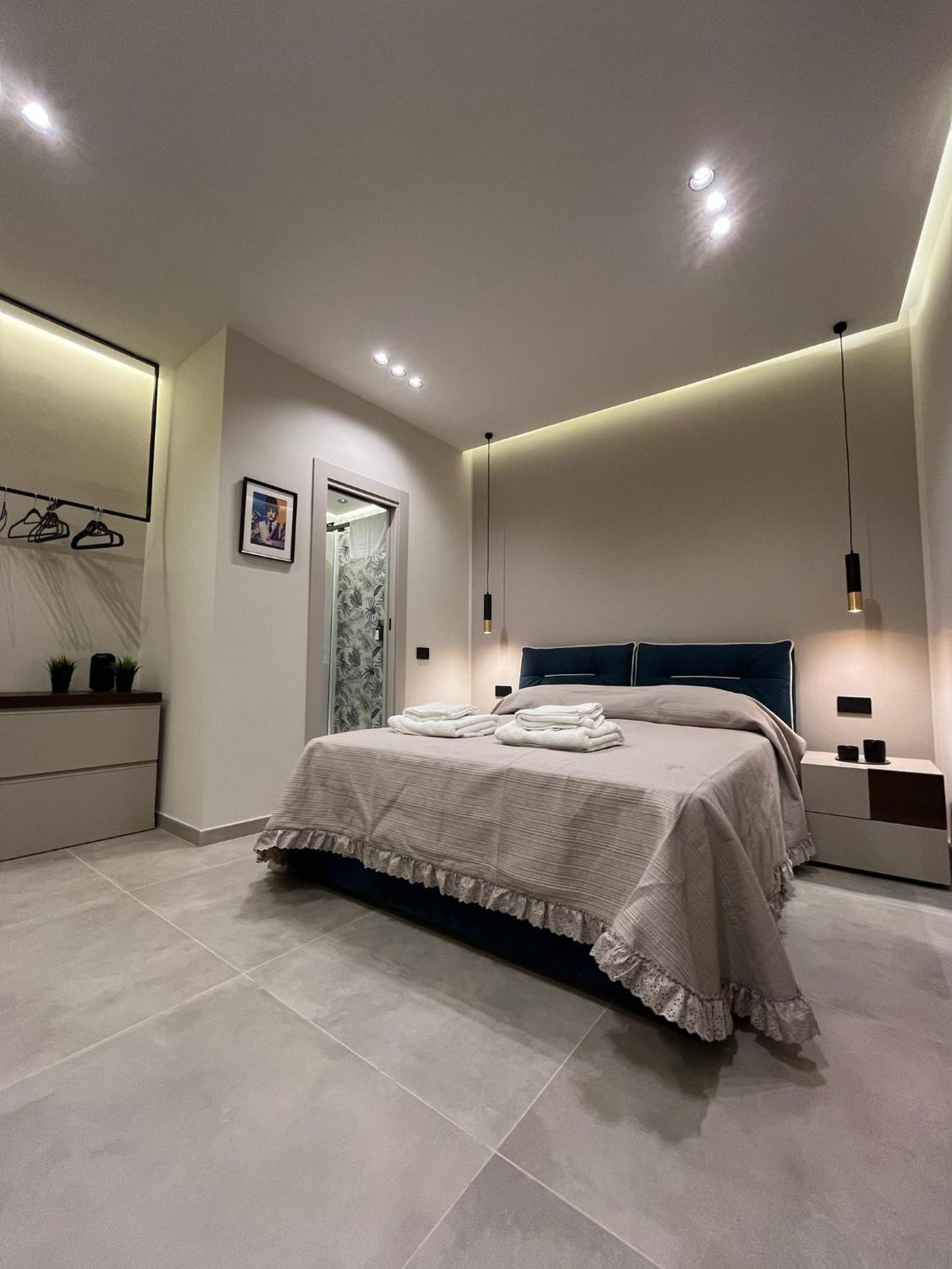 Stay In Наполи Екстериор снимка